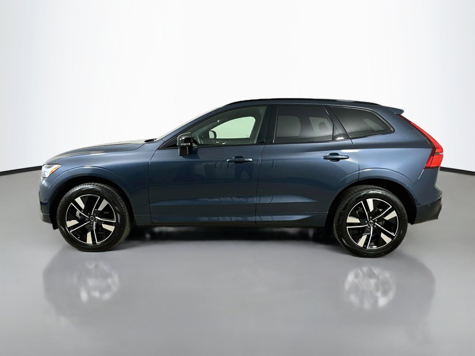 Certified 2026 Volvo XC60 B5 Plus w/ Protection Package Premier AWD/4WD image 8