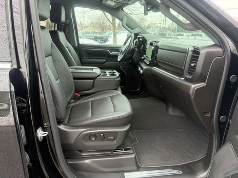 Certified 2025 GMC Sierra 1500 SLT AWD/4WD image 16