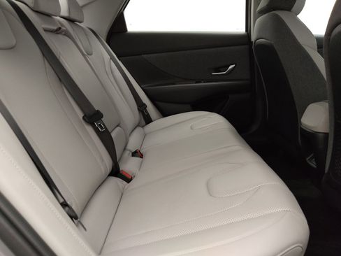 Used 2025 Hyundai Elantra Limited FWD image 19