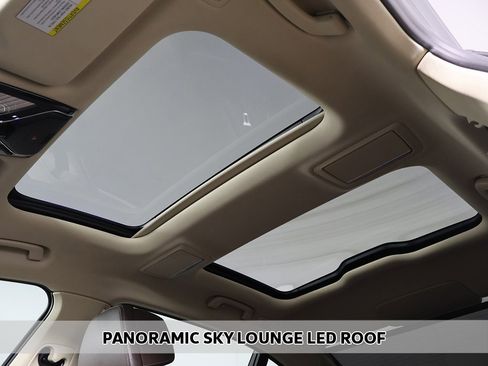 Used 2021 BMW 740i xDrive w/ Premium Package image 4