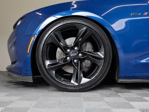 Used 2021 Chevrolet Camaro LT RWD image 9