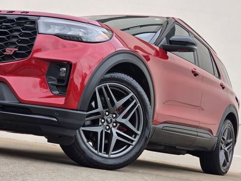 Used 2025 Ford Explorer ST w/ Sun And Sound Package image 8
