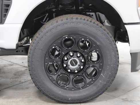 New 2026 Ford F250 Lariat w/ Black Appearance Package image 11