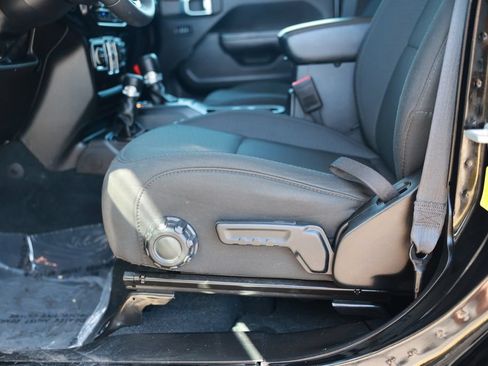 Used 2023 Jeep Wrangler Unlimited AWD/4WD image 19