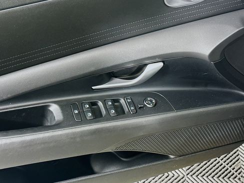 Used 2022 Hyundai Elantra SE w/ Cargo Package image 15