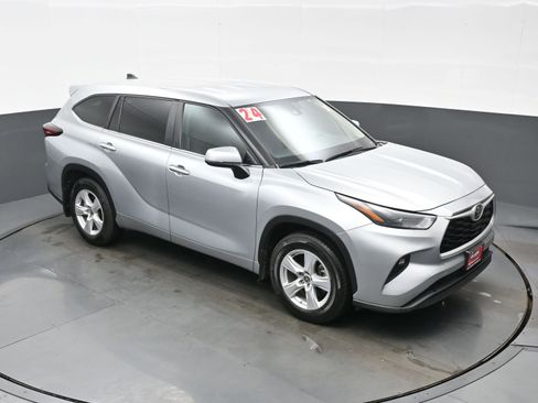 Used 2024 Toyota Highlander LE AWD/4WD image 34