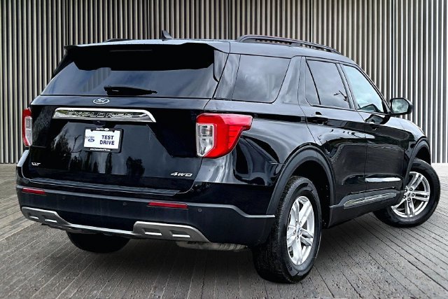 Used 2023 Ford Explorer XLT w/ Equipment Group 202A AWD/4WD image 2