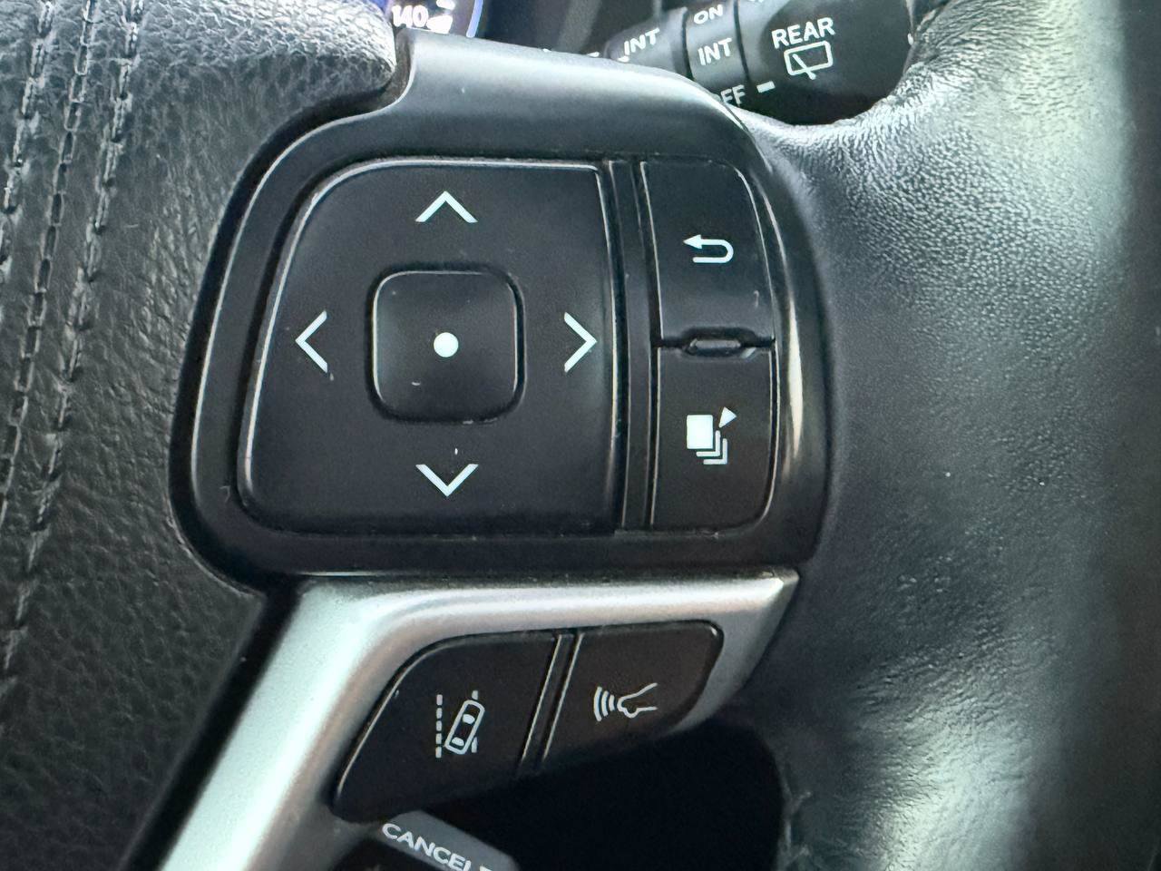 Used 2017 Toyota Highlander XLE AWD/4WD image 56