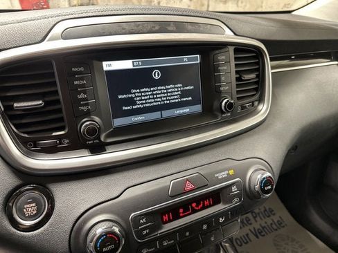 Used 2020 Kia Sorento EX image 17