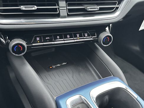 New 2026 Chevrolet Equinox EV LT image 23