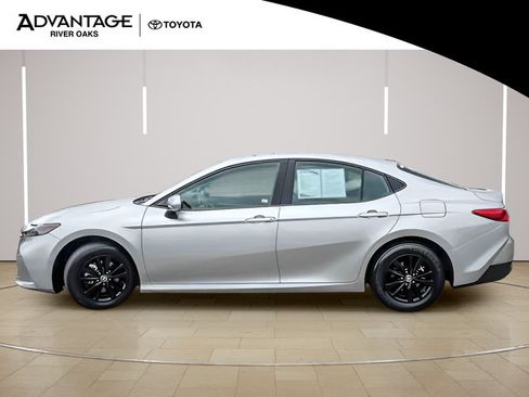 Used 2025 Toyota Camry LE FWD image 5