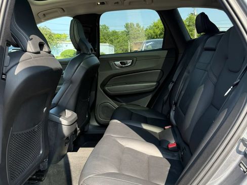 Used 2021 Volvo XC60 T5 Momentum w/ Premium Package AWD/4WD image 35