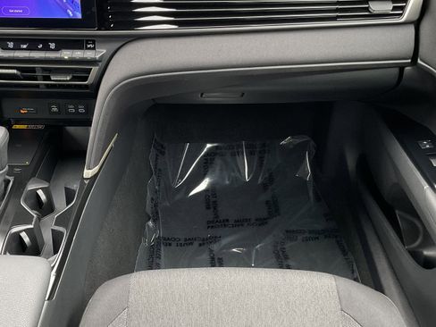 Used 2025 Toyota Camry LE image 25