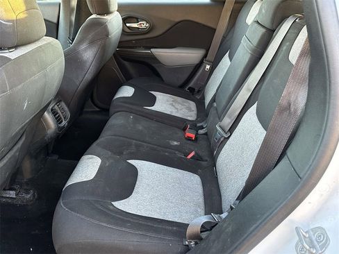 Used 2014 Jeep Cherokee Sport image 13