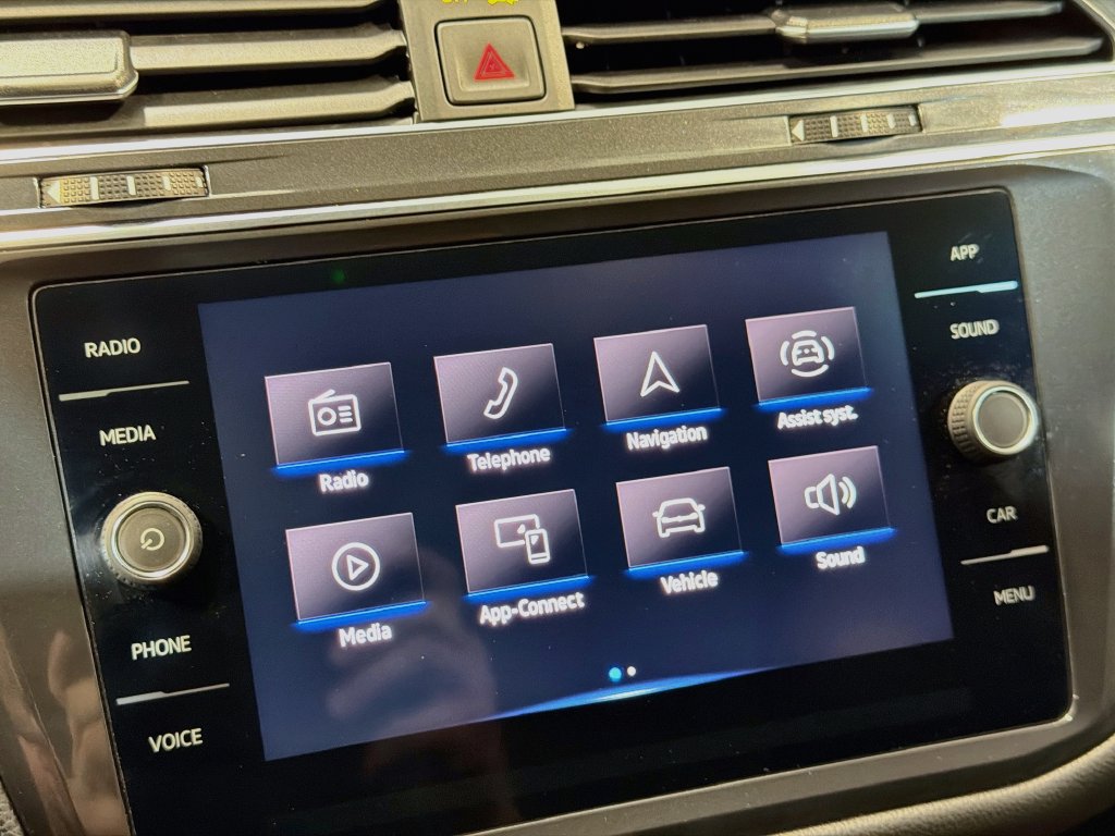 Used 2022 Volkswagen Tiguan SE AWD/4WD image 16