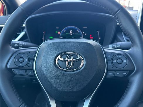 Used 2025 Toyota Corolla SE image 25