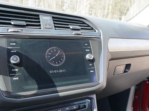 Used 2018 Volkswagen Tiguan SE image 16