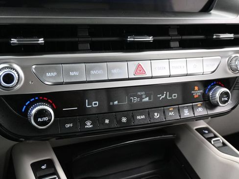 Used 2025 Kia Telluride S FWD image 22
