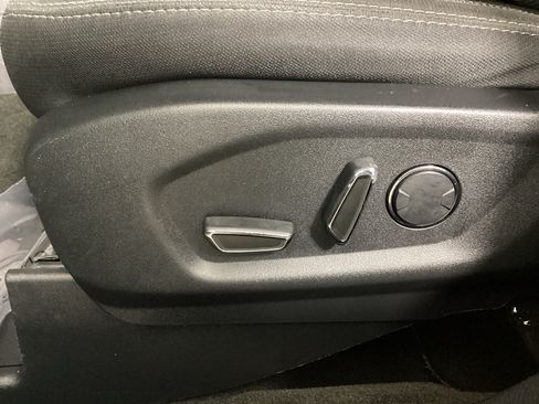 Used 2018 Ford Explorer XLT AWD/4WD image 18