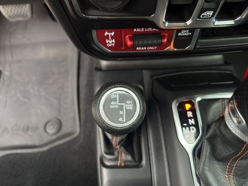 Used 2021 Jeep Gladiator Mojave w/ Dual Top Group AWD/4WD image 32