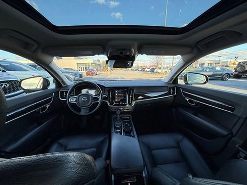 Used 2017 Volvo S90 T6 Momentum w/ Vision Package image 2