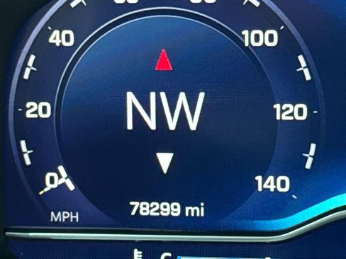 Used 2022 Chevrolet Tahoe Z71 w/ Luxury Package image 26