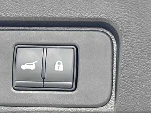 Used 2024 Nissan Rogue SV FWD image 16