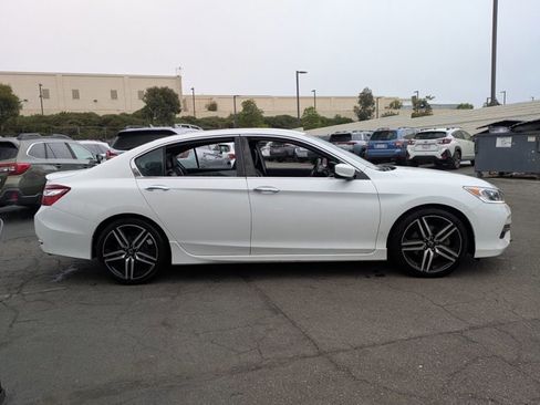 Used 2016 Honda Accord Sport image 4