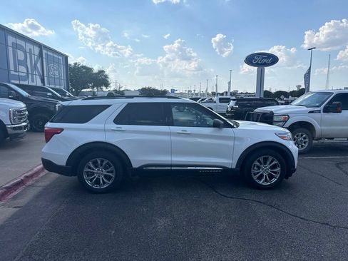 Used 2021 Ford Explorer XLT w/ Equipment Group 202A RWD image 4