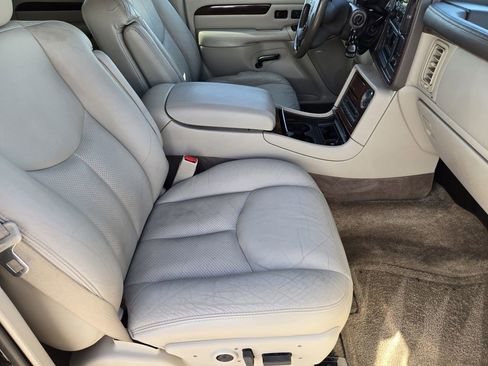 Used 2003 Cadillac Escalade 2WD image 12