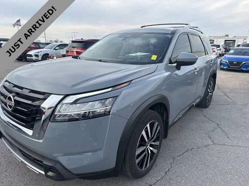 Certified 2024 Nissan Pathfinder Platinum image 1