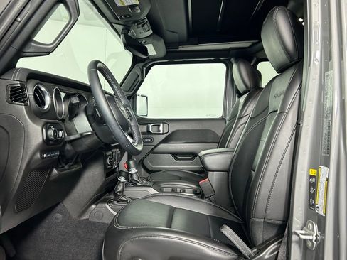 Used 2023 Jeep Wrangler Unlimited Sahara w/ Cold Weather Group AWD/4WD image 28