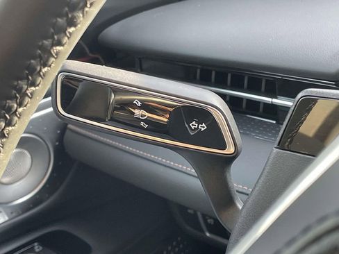 Used 2025 Lincoln Nautilus Reserve image 12