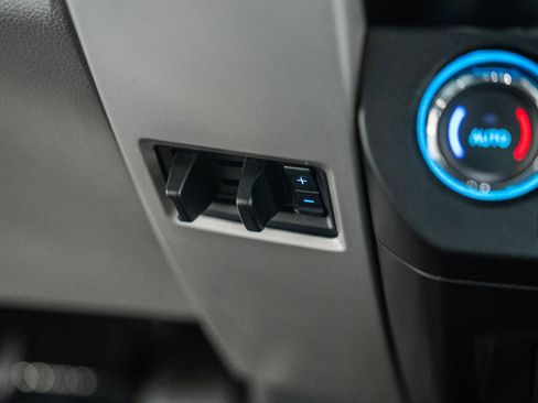 Certified 2020 Ford F150 Lariat image 37