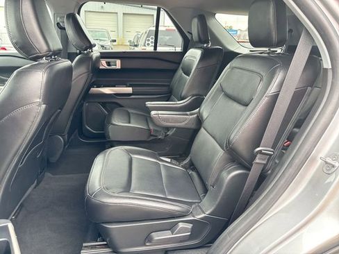 Used 2022 Ford Explorer Limited w/ Equipment Group 301A image 18