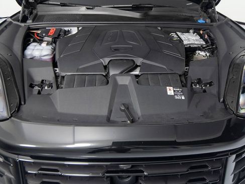 Certified 2026 Porsche Cayenne Coupe AWD/4WD image 46