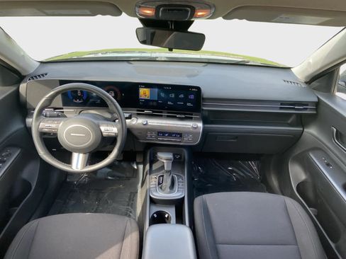 Used 2025 Hyundai Kona SEL AWD/4WD image 16