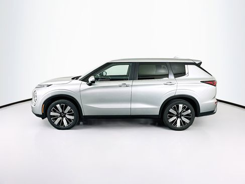 Used 2025 Mitsubishi Outlander SE AWD/4WD image 4