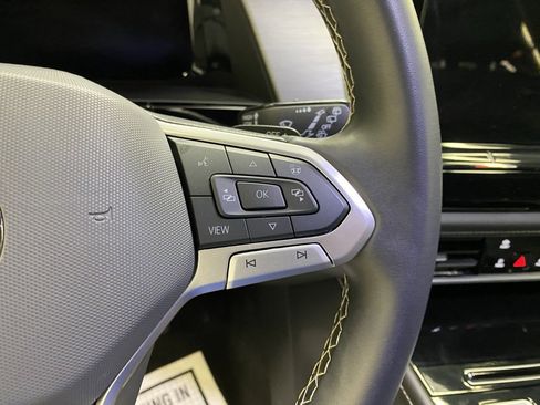 Used 2024 Volkswagen Atlas Cross Sport SE image 39