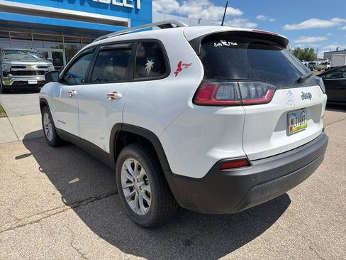 Used 2020 Jeep Cherokee Latitude FWD image 3