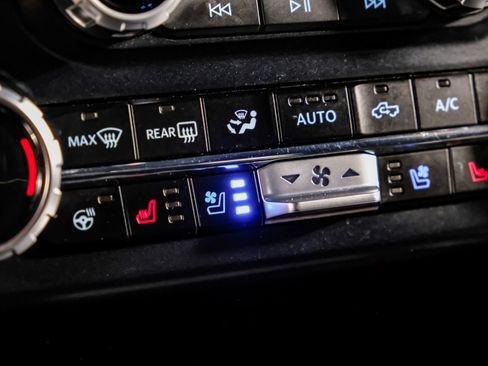 Used 2023 Ford F250 Lariat w/ FX4 Off-Road Package AWD/4WD image 24
