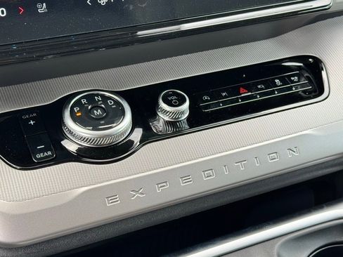 New 2025 Ford Expedition Active image 34