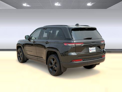 Used 2023 Jeep Grand Cherokee Limited w/ Luxury Tech Group II AWD/4WD image 3