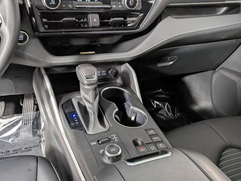 Used 2024 Toyota Highlander XSE image 39