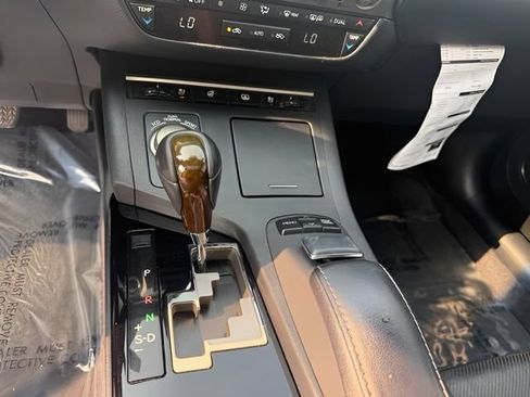 Used 2014 Lexus ES 350 w/ Luxury Package FWD image 19