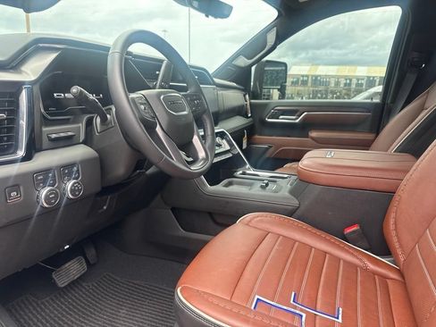 Used 2025 GMC Sierra 2500 Denali Ultimate AWD/4WD image 8