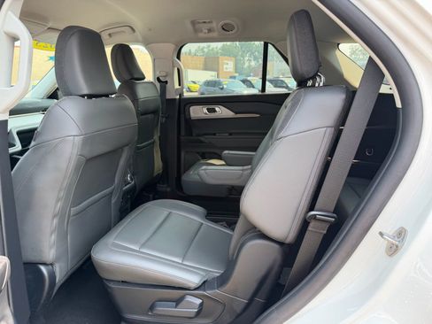 Used 2025 Ford Explorer Active w/ Active Comfort Package AWD/4WD image 9