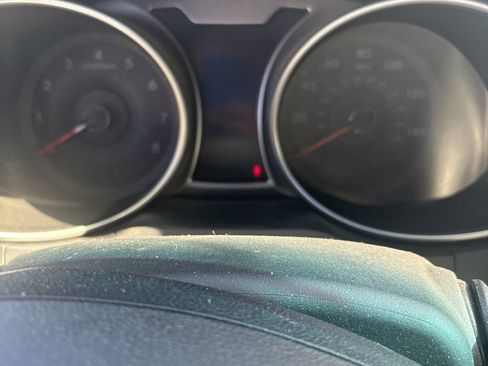 Used 2017 Hyundai Veloster Value Edition image 6