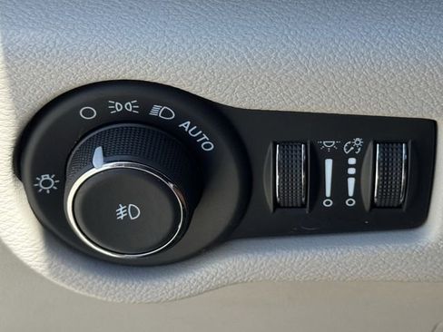 Used 2024 Chrysler Pacifica Limited image 23