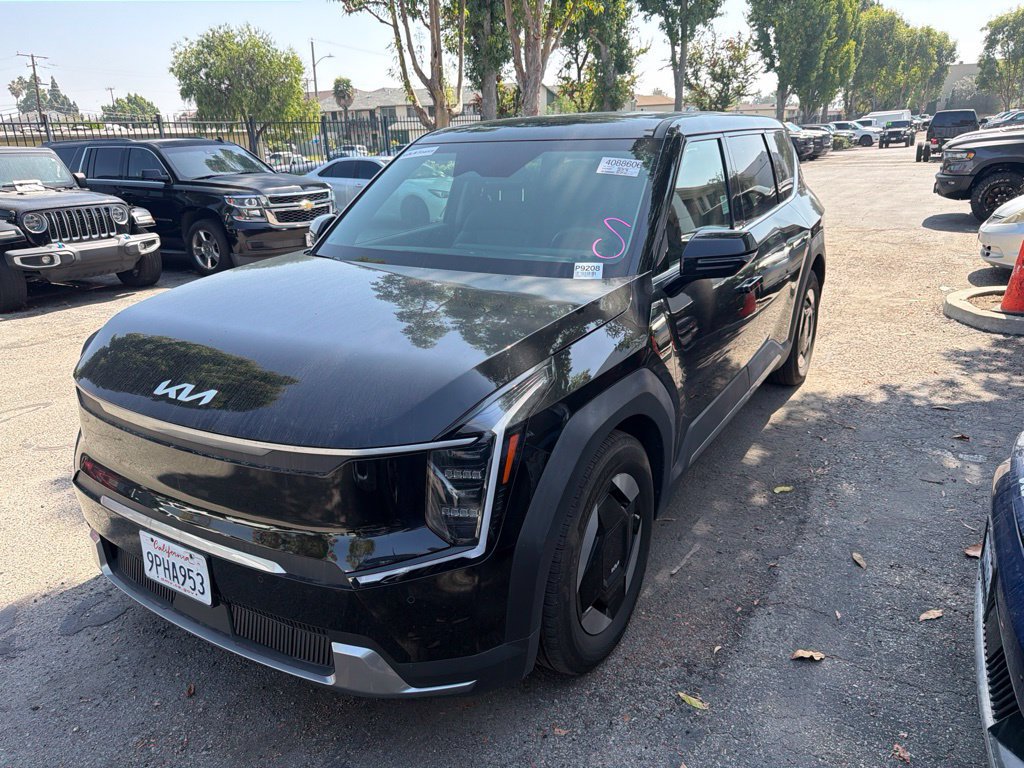 Used 2024 Kia EV9 Light Long Range RWD image 2